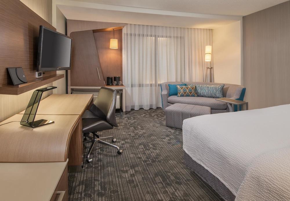 Courtyard By Marriott Charlotte Northlake Exterior photo