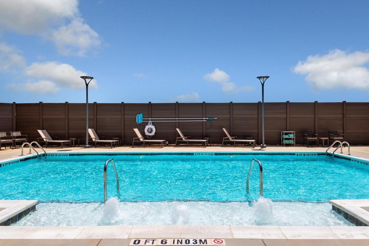 Courtyard By Marriott Charlotte Northlake Exterior photo