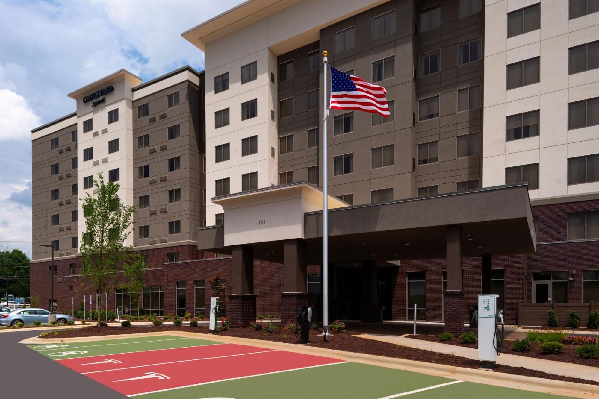Courtyard By Marriott Charlotte Northlake Exterior photo