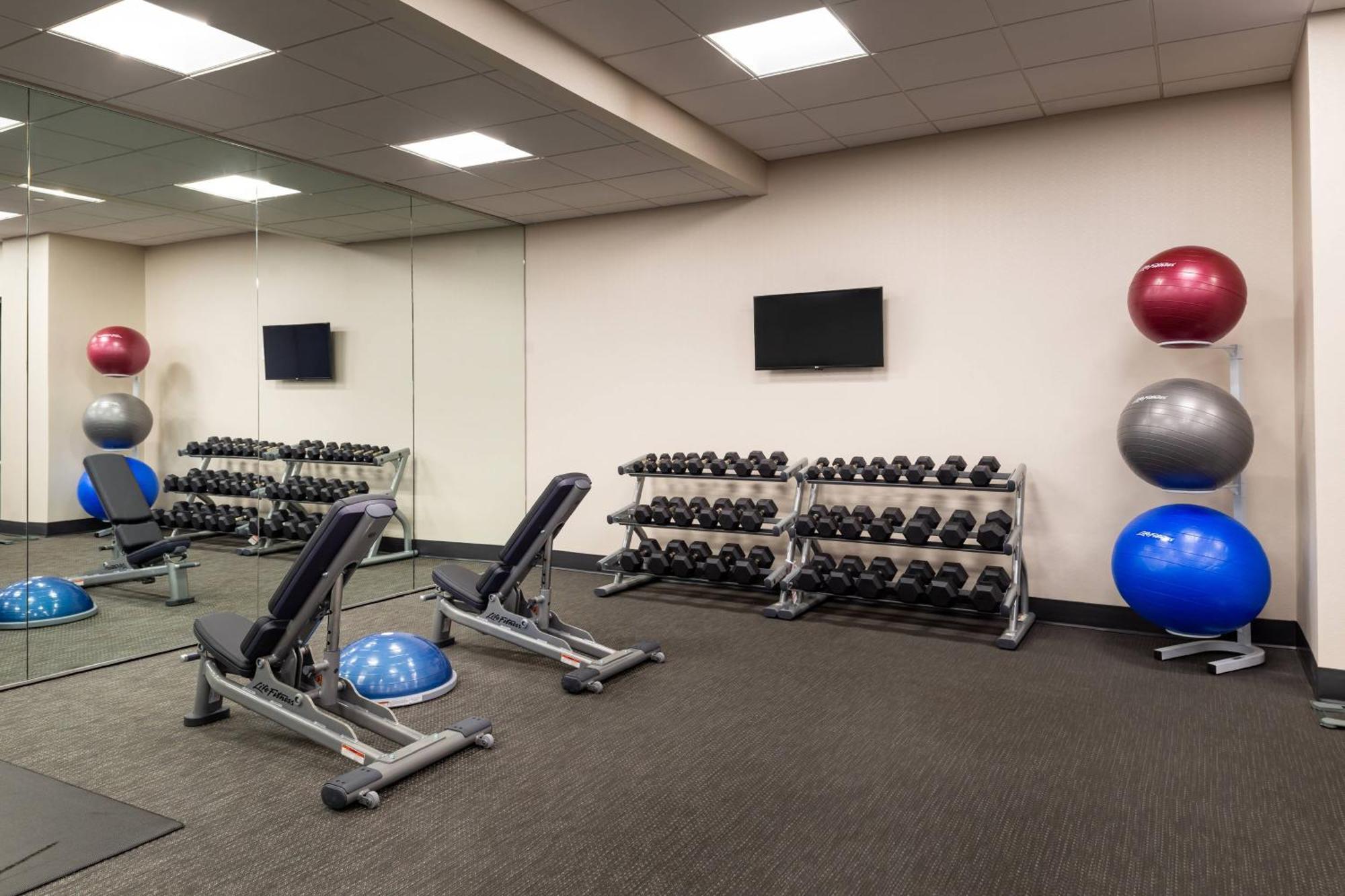 Courtyard By Marriott Charlotte Northlake Exterior photo